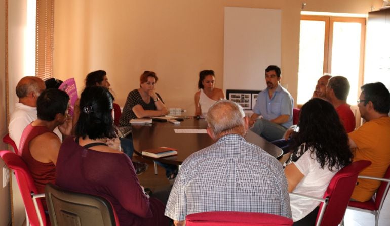 Reunión entre los seleccionados por el Consistorio