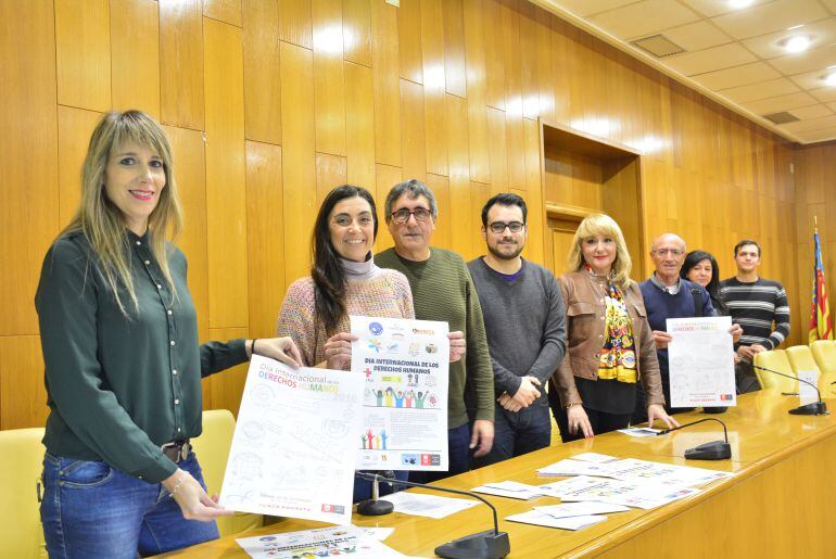 Políticos y  otros representantes del Consejo de la Solidaridad de Elda 