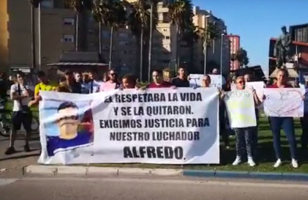 Concentración de apoyo a Alfredo Morodo en La Línea