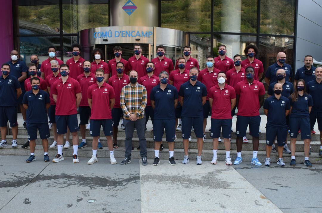 El primer equip d'handbol del FC Barcelona davant el comú d'Encamp.  