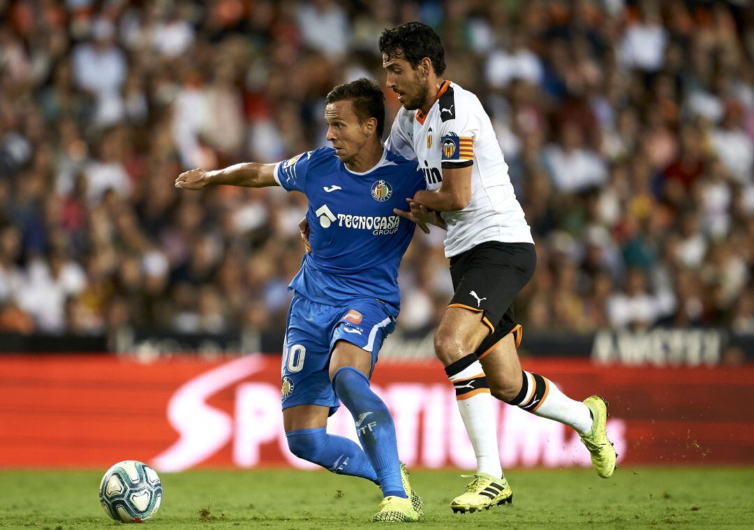 Maksimovic (i) y Parejo durante el duelo de la primera vuelta en Mestalla que terminó con empate a tres goles.