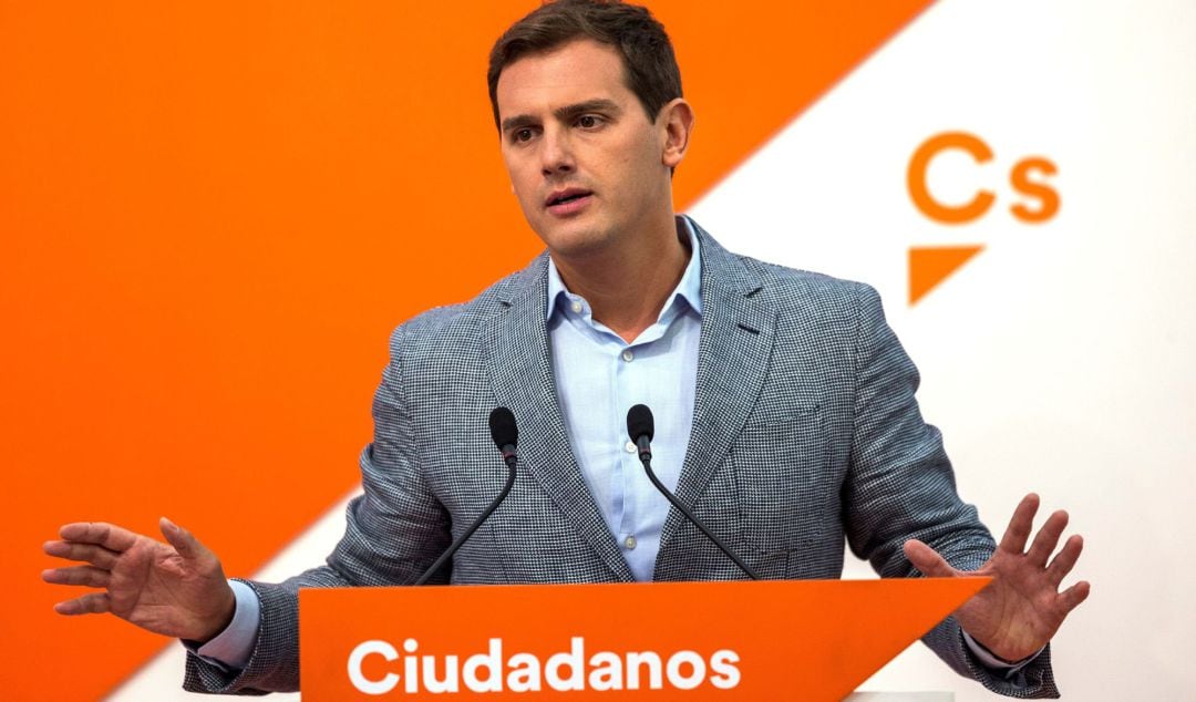 El presidente de Ciudadanos, Albert Rivera, durante la rueda de prensa posterior a la reunión del Comité Permanente del partido celebrada en la sede de la formación naranja, en Madrid