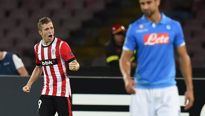 El jugador del Athletic celebra su tanto ante el Nápoles en la previa de la Liga de Campeones.