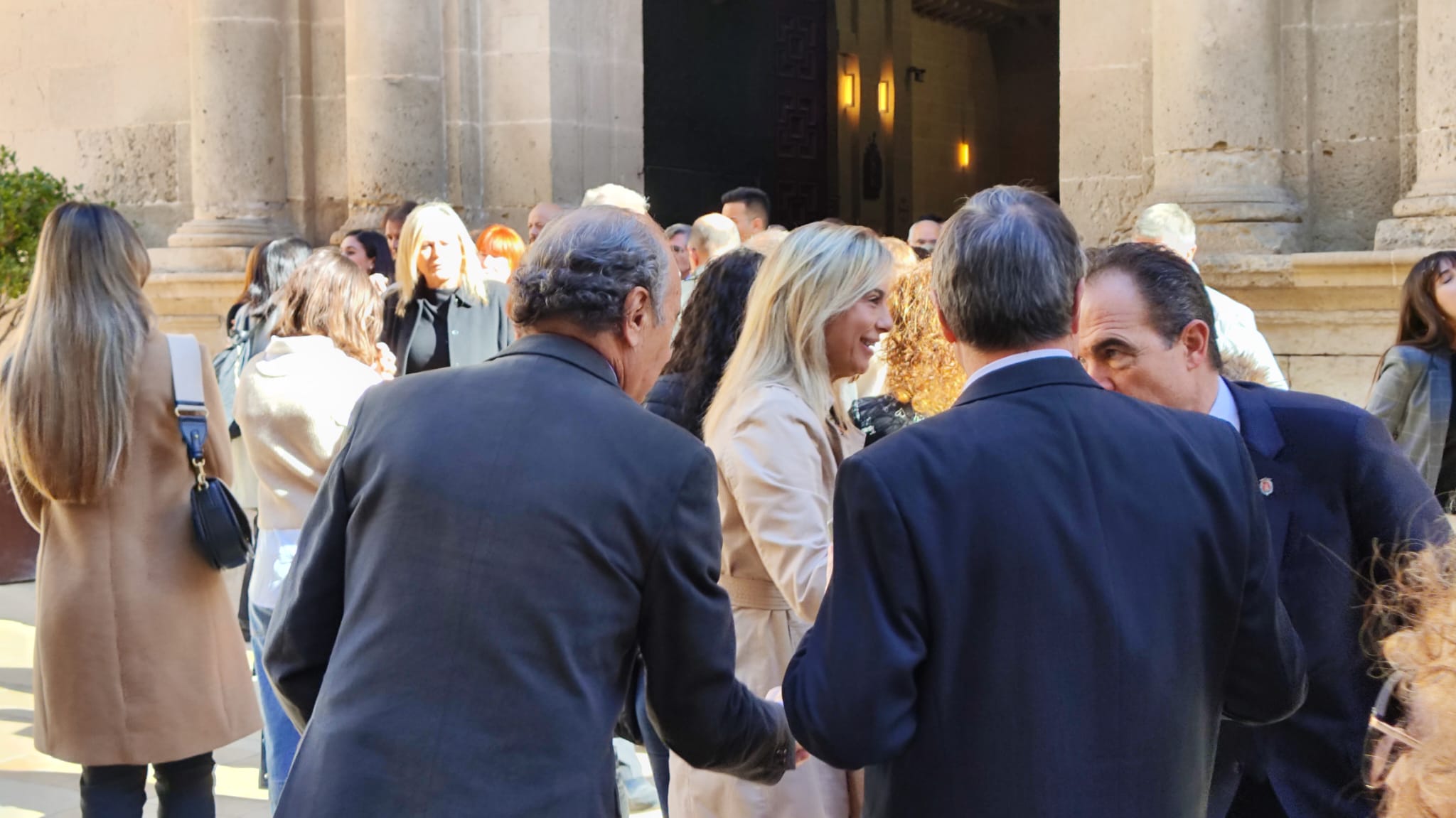 La exalcaldesa Sonia Castedo y el expresidente de la Diputación de Alicante, José Joaquín Ripoll, han despedido a Miguel Valor en la concatedral alicantina