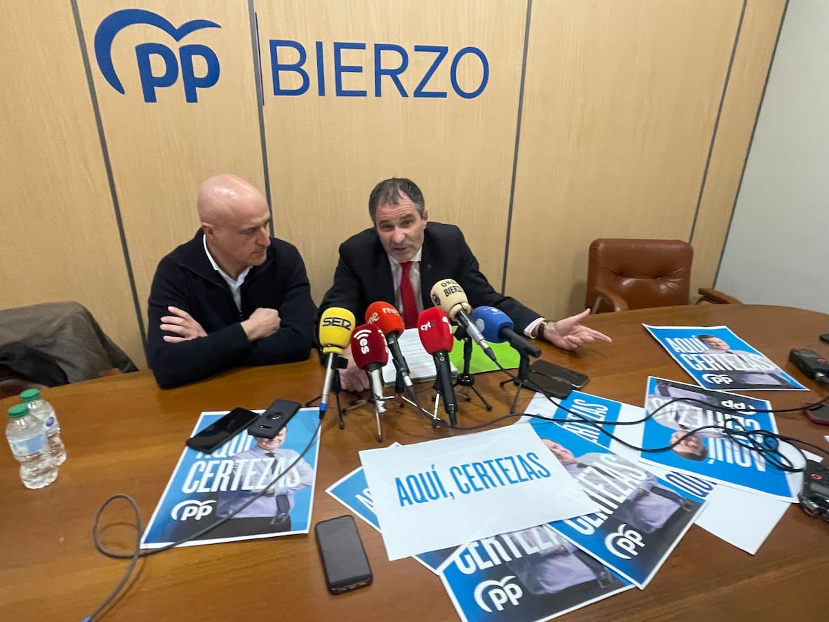 "Aquí, certezas", slogan con el que los populares "ponen por escrito" las necesidades recurrentes del Bierzo
