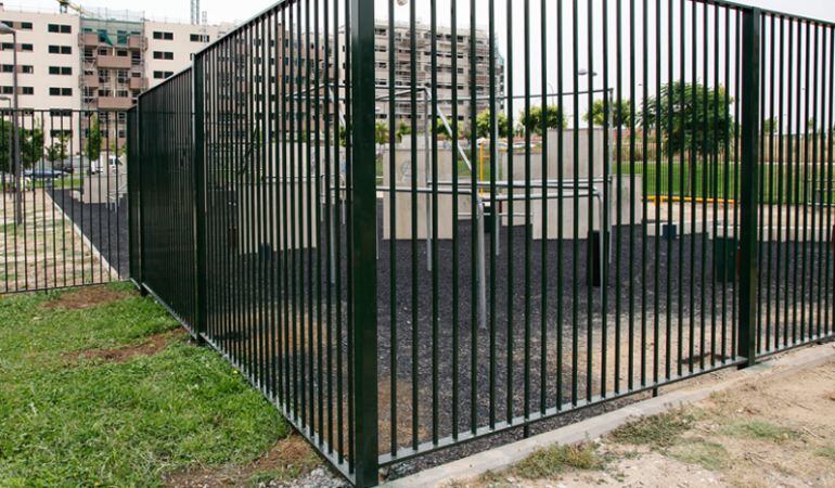 Ya está terminado el cerramiento de la zona deportiva de parkour en Getafe. 