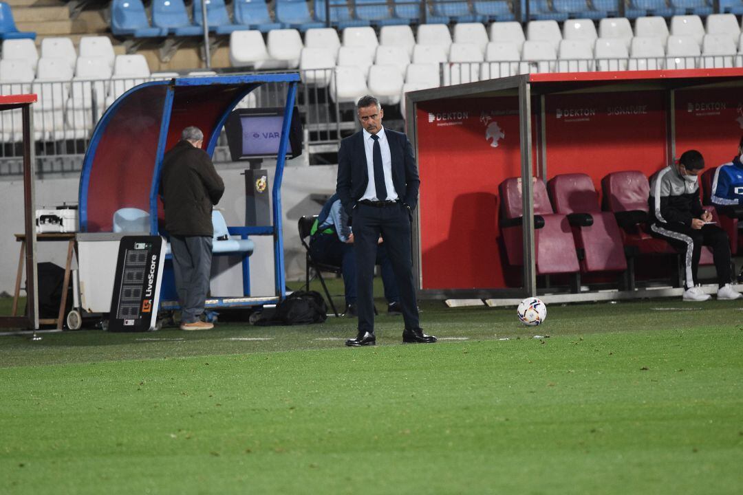 José Gomes con rostro serio en el partido contra el Rayo.