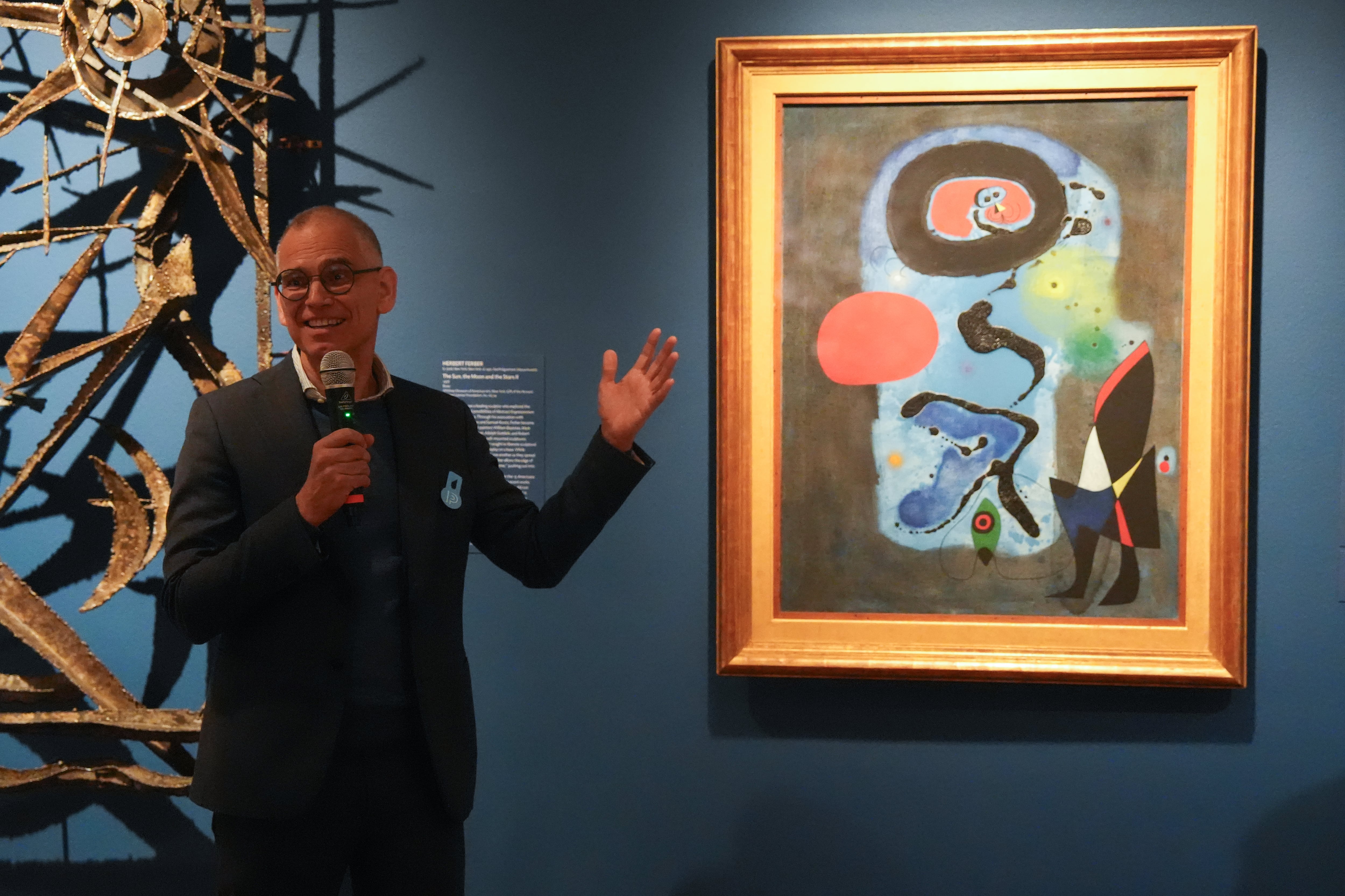 AME5210. WASHINGTON (ESTADOS UNIDOS), 18/03/2026.- El director de la Fundación Miró, Marko Daniel, habla durante la exposición 'Miró y los Estados Unidos' este miércoles, en el museo de arte moderno Colección Phillips en Washington (Estados Unidos). La exposición explora la relación entre el artista catalán (1893-1983) y el país norteamericano a través de 75 obras de figuras como Louise Bourgeois, Arshile Gorky, o Jackson Pollock. EFE/ Octavio Guzmán