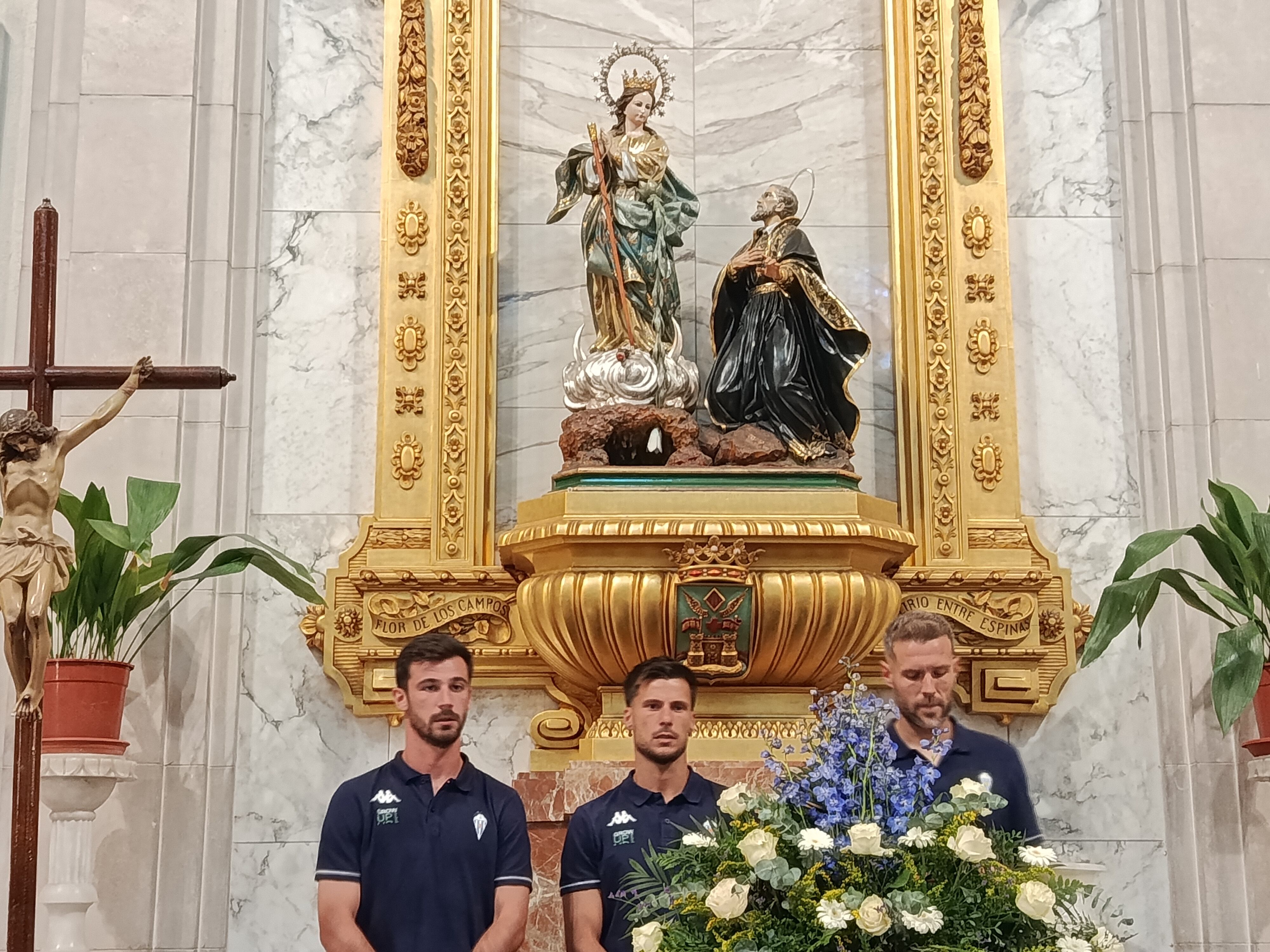 Tradicional ofrenda del Alcoyano a la patrona de Alcoy la Virgen de los Lirios