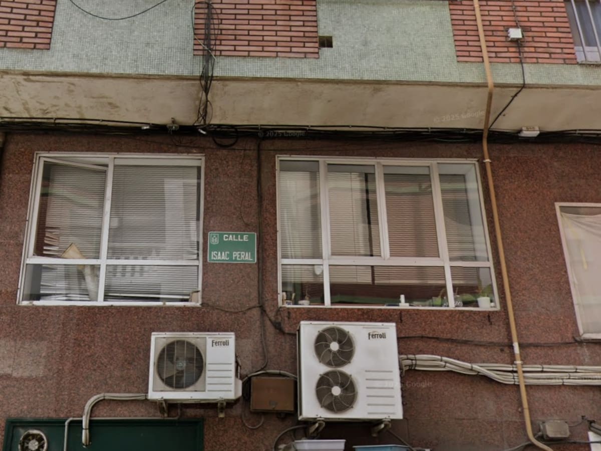 Cinco encapuchados entran en un piso en Ponferrada y se llevan material informático con carteras de acceso a criptomonedas