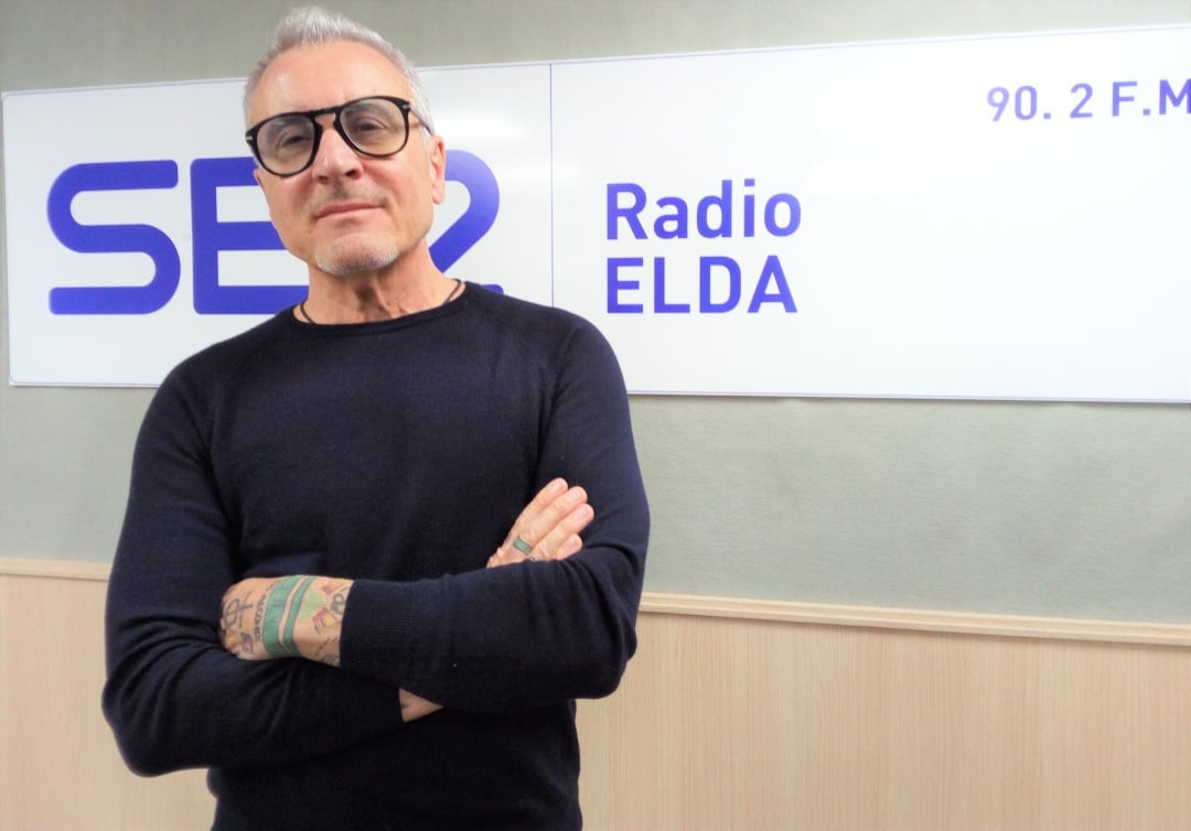 Jesús navarro, director general de la empresa Carmencita, en el estudio de Radio Elda Cadena SER