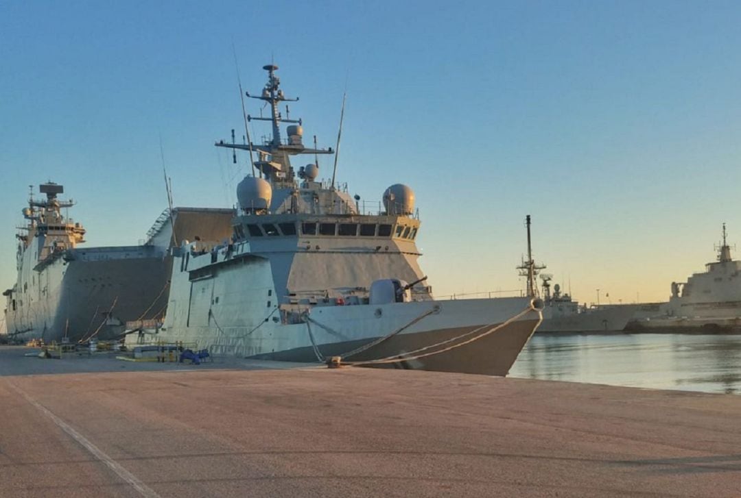 Un buque atracado en la Base Naval de Rota