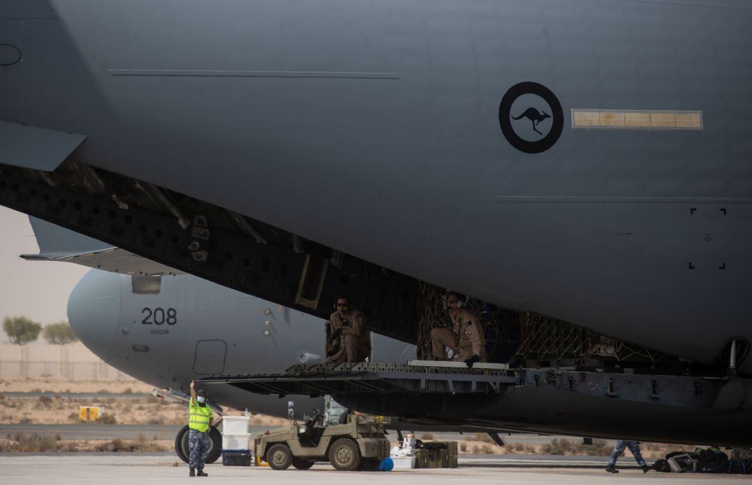 Un avión militar C-17 en Kabul, Afganistán