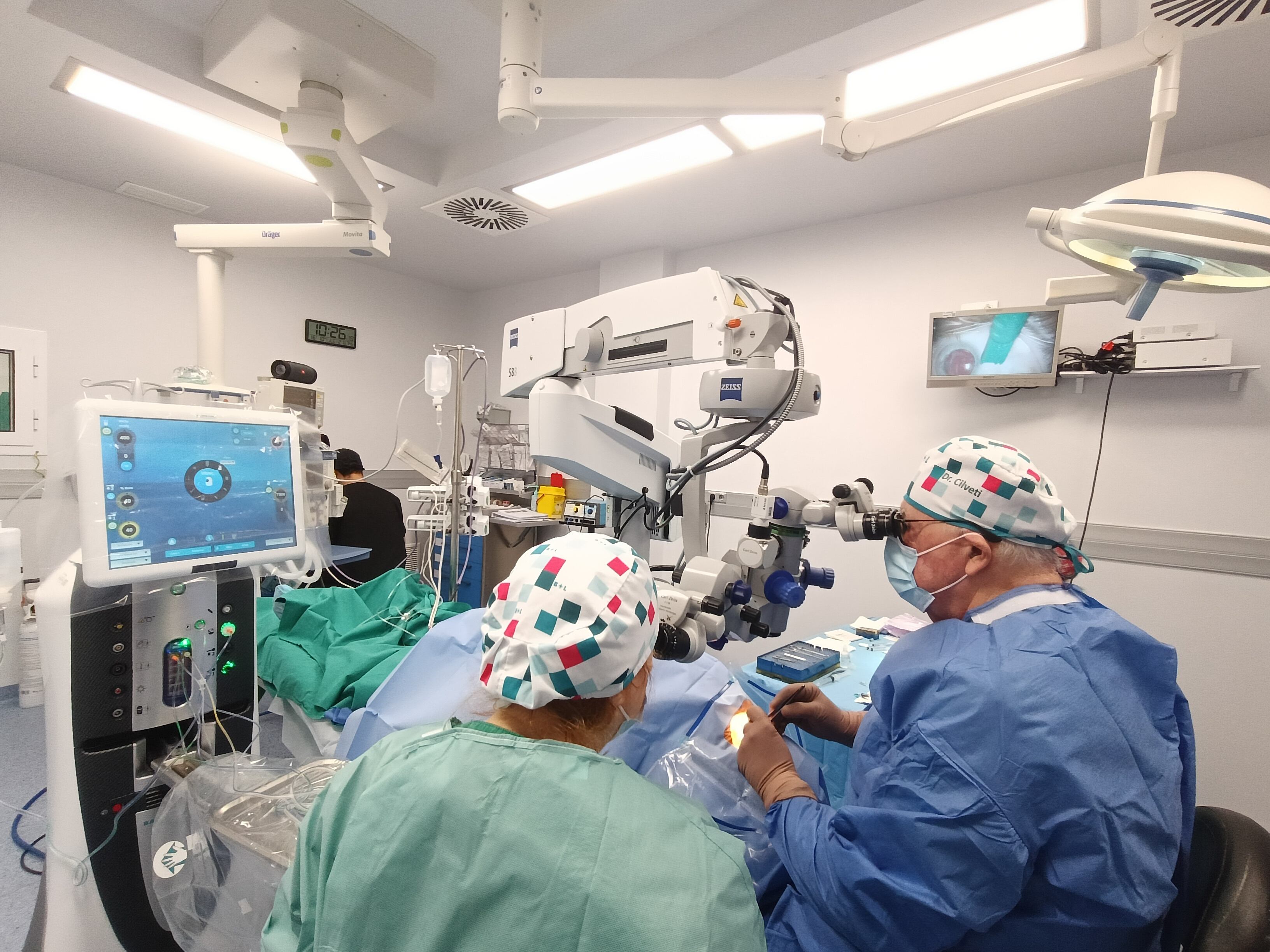 Dr. Cilveti en quirófano (2)