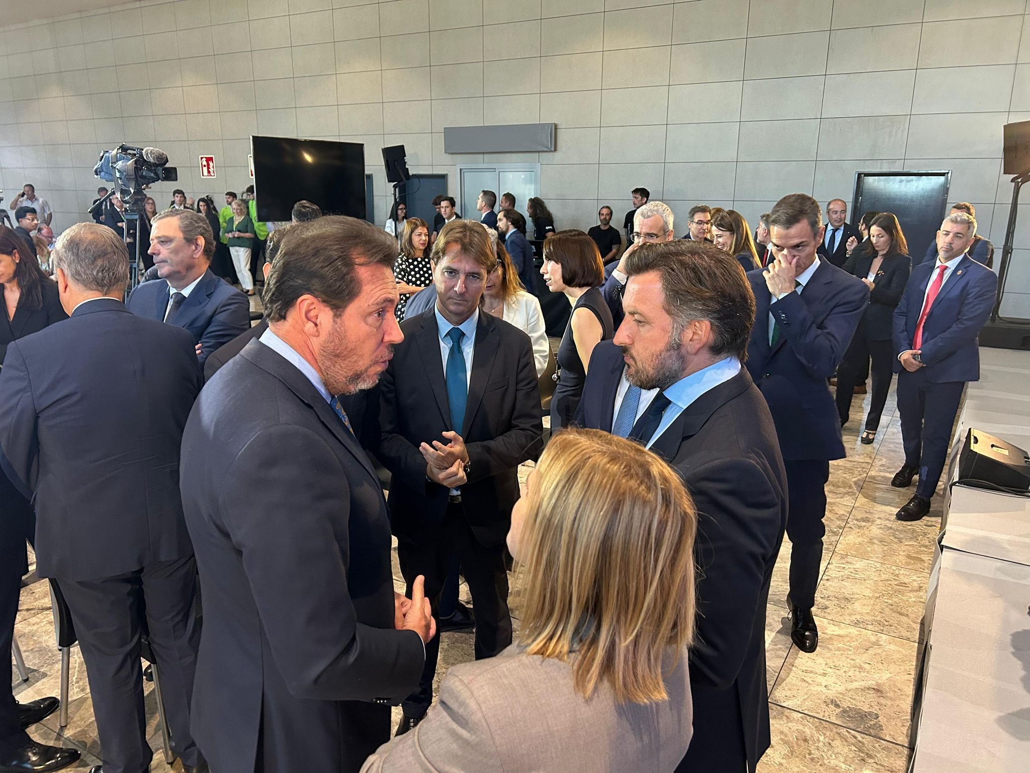Oscar Puente y Pablo Ruz en el aeropuerto Alicante-Elche
