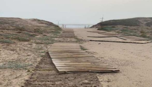 Una de las pasarelas de las playas del sur levantadas por el temporal