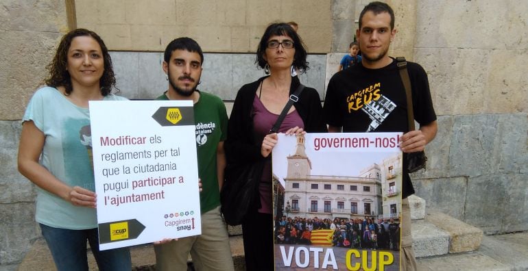 Diversos membres de la candidatura, amb Marta Llorenç, la número dos, al capdavant.