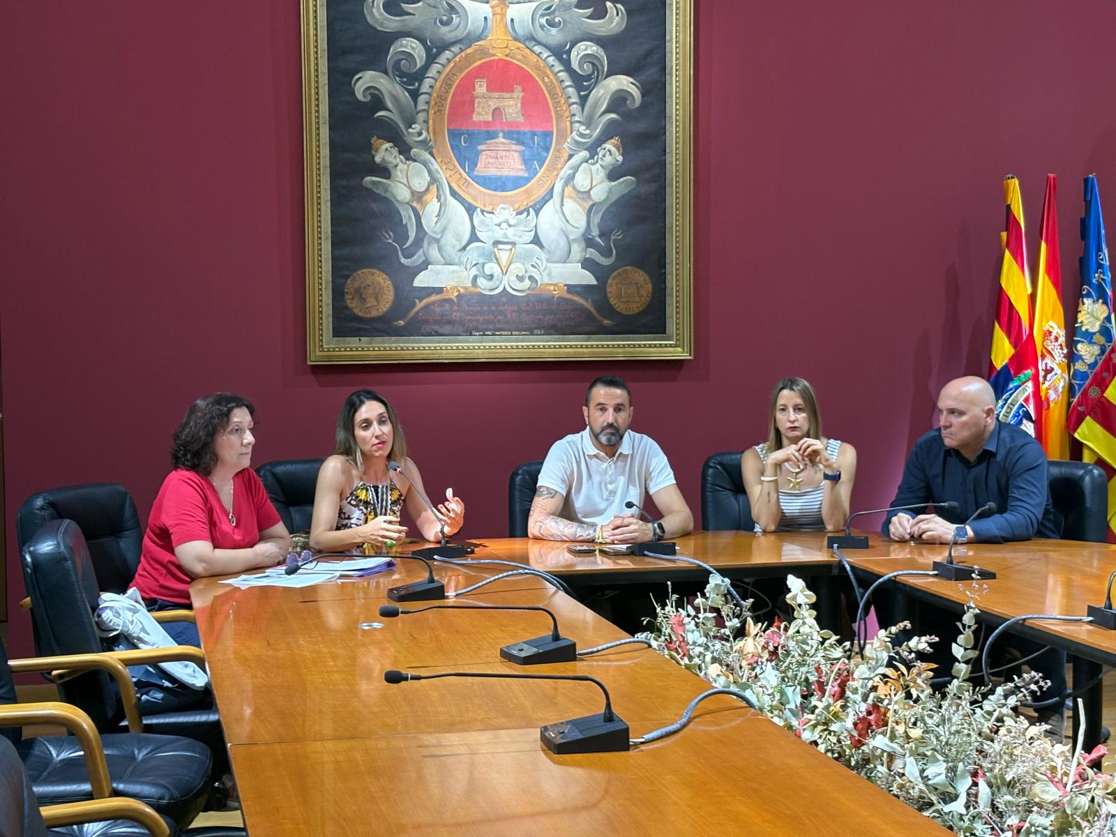Agentes Sociales y económicos de Elche en la presentación de un plan de empleo inclusivo