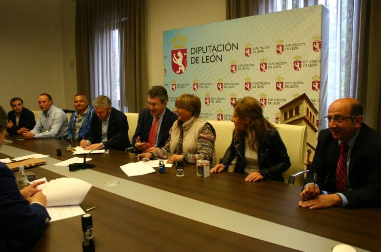 La firma se produjo en la Diputación de León