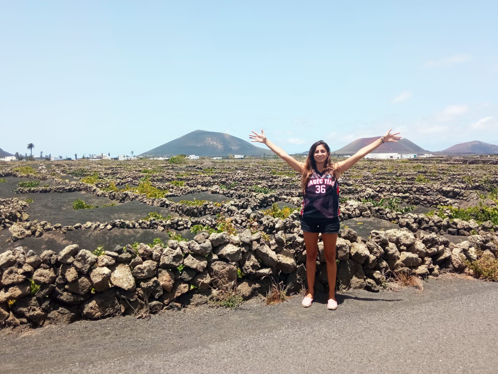 Iranzu Drake con la camiseta del Magec Tías.