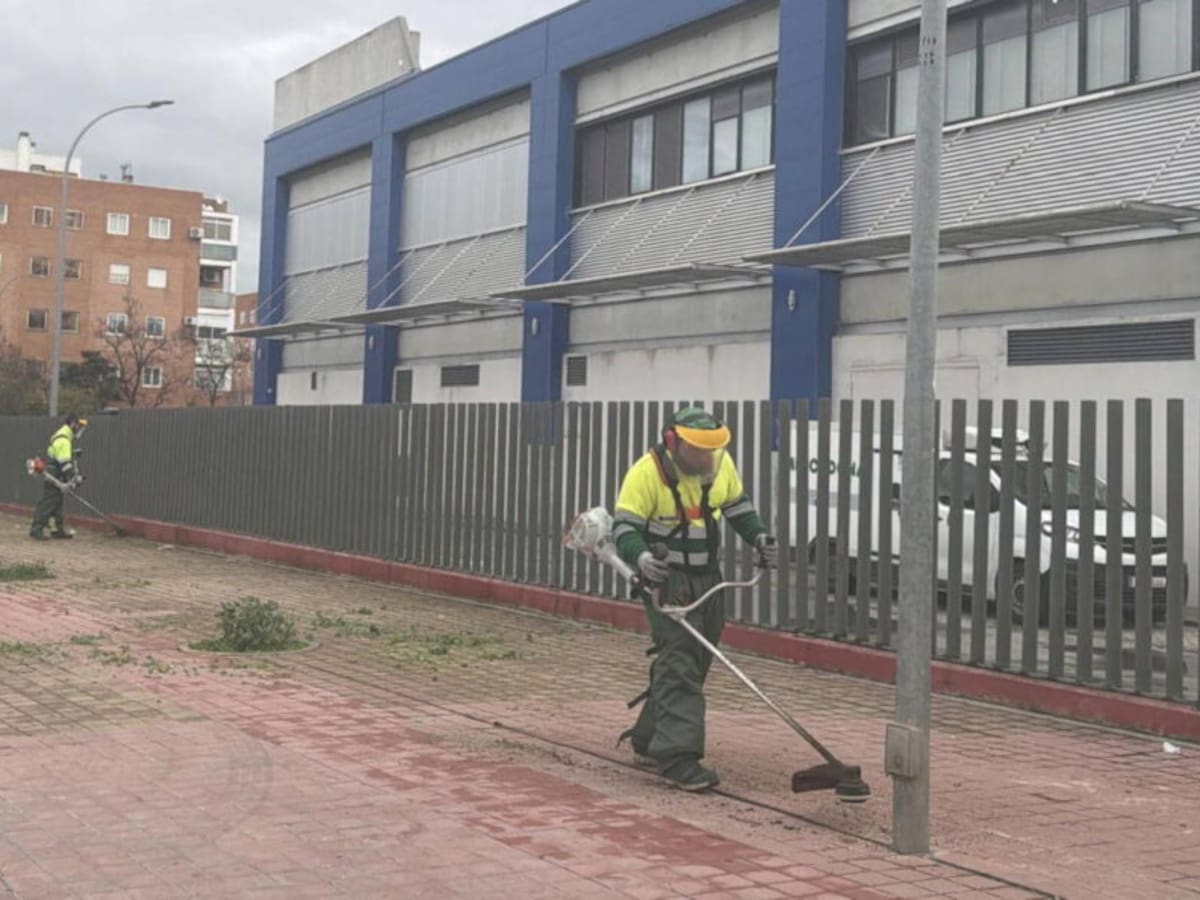 Alcalá de Henares pone en marcha la campaña anual de desbroce en toda la ciudad
