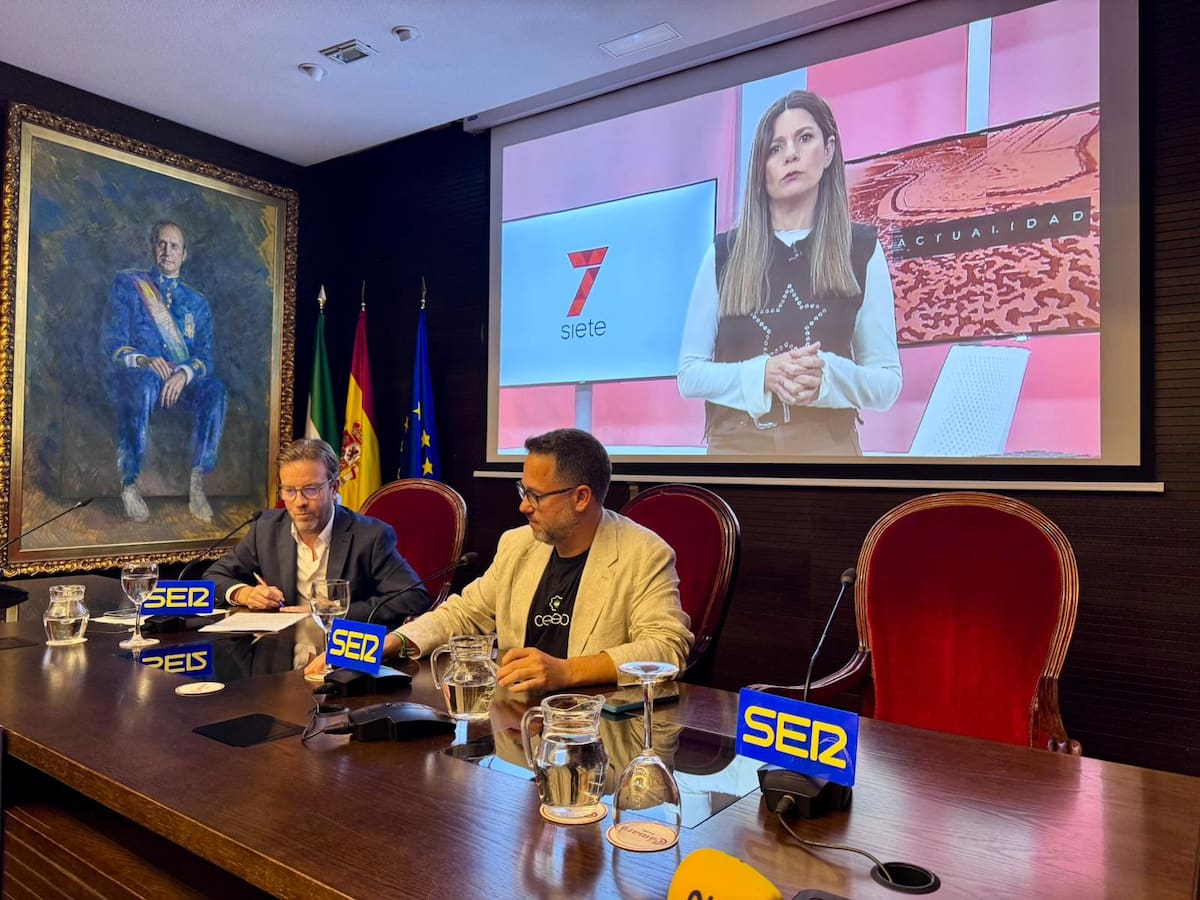 El salón de actos de la Cámara de Comercio de Sevilla ha acogido el Encuentro SER protagonizado por el candidato de Adelante Andalucía a la presidencia de la Junta, José Ignacio García