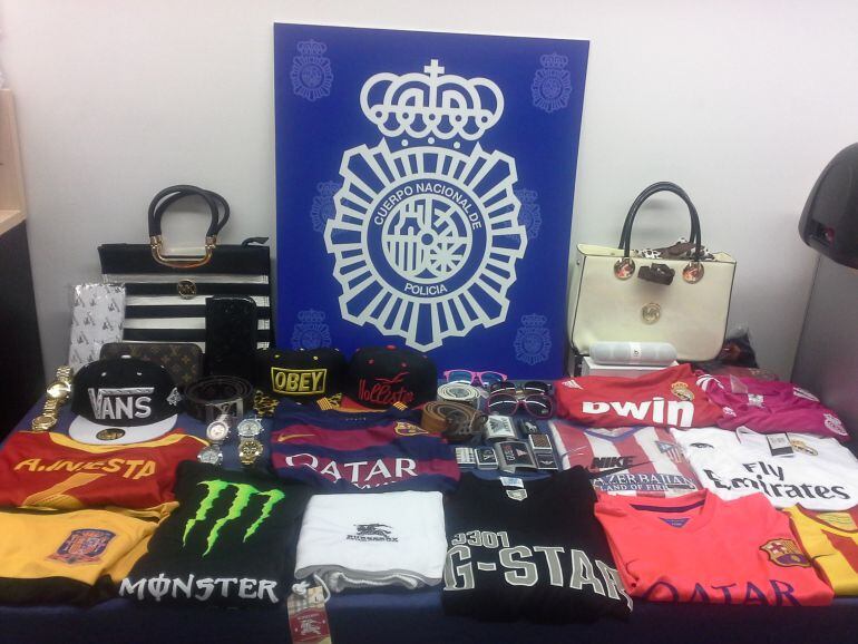 Material falsificat incautat a Lloret de Mar