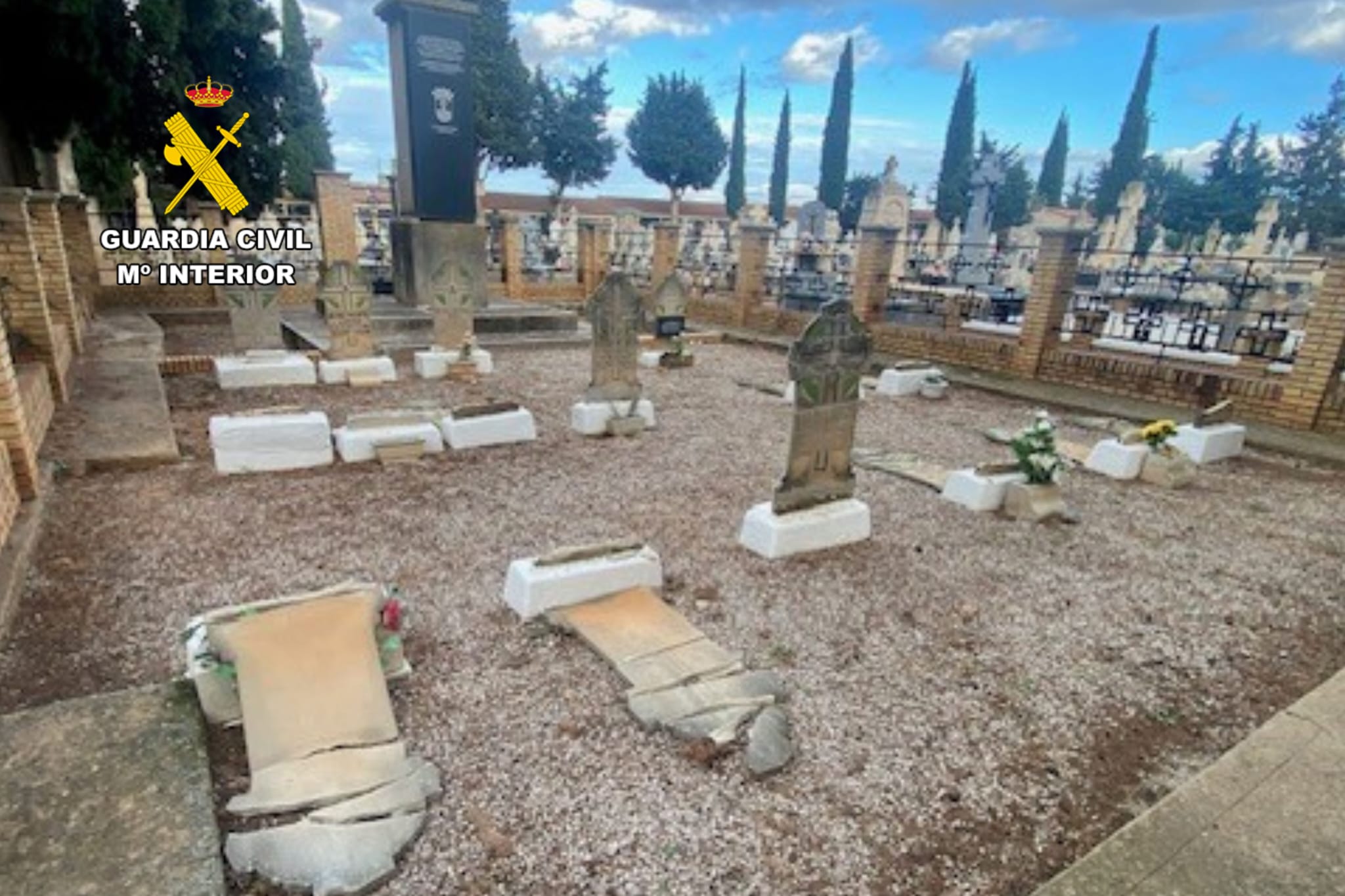 Cementerio de Cariñena vandalizado por los menores