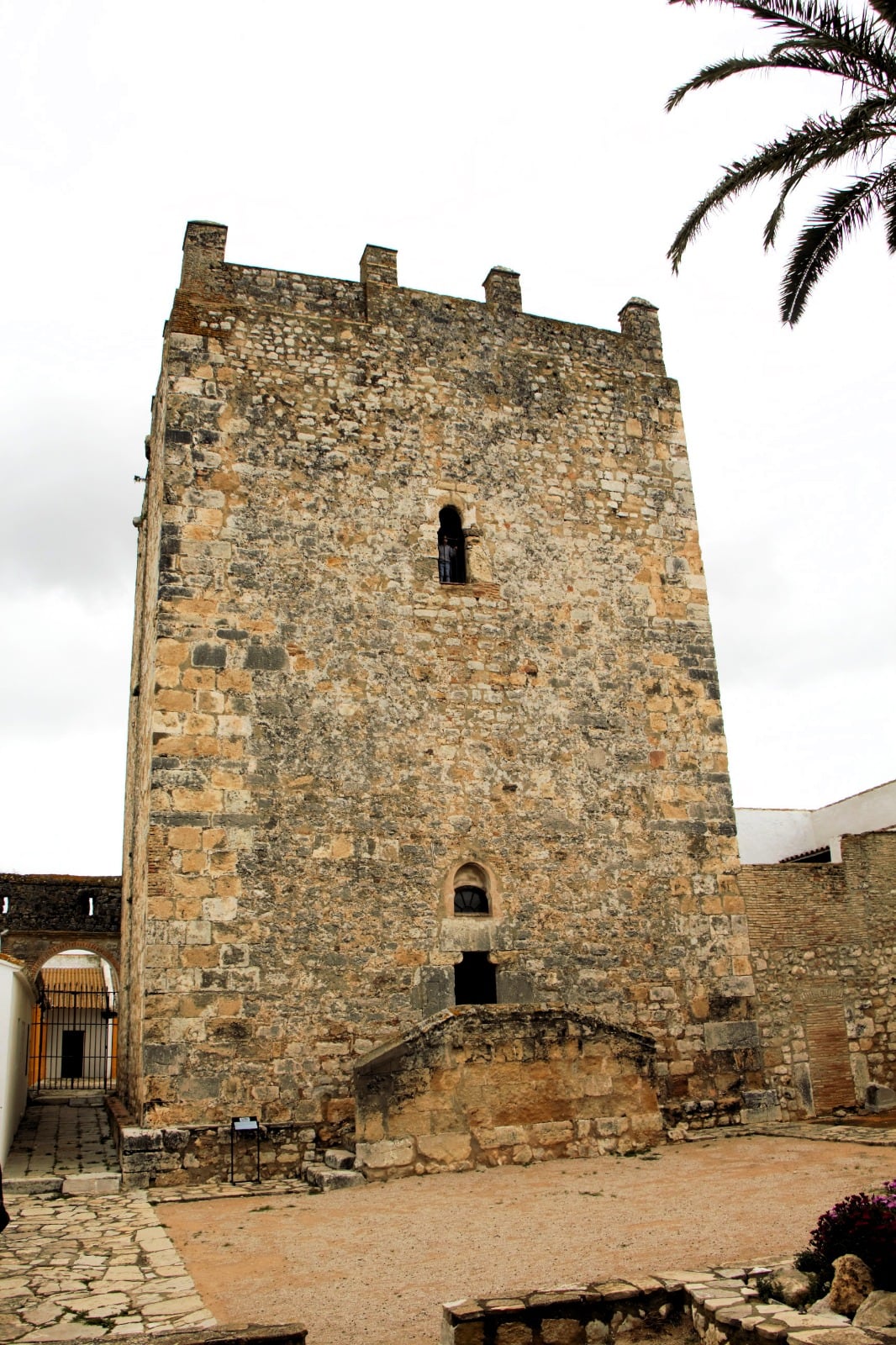 Recorrido por el Castillo de Gigonza y sus alrededores