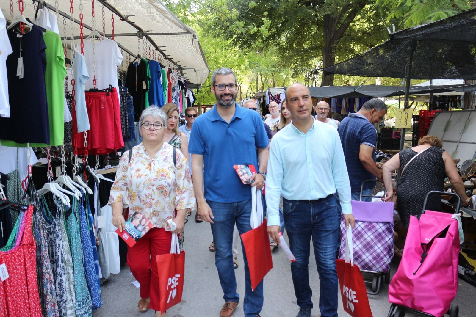 Francisco Lucas durante su visita al mercadillo de Molina de Segura