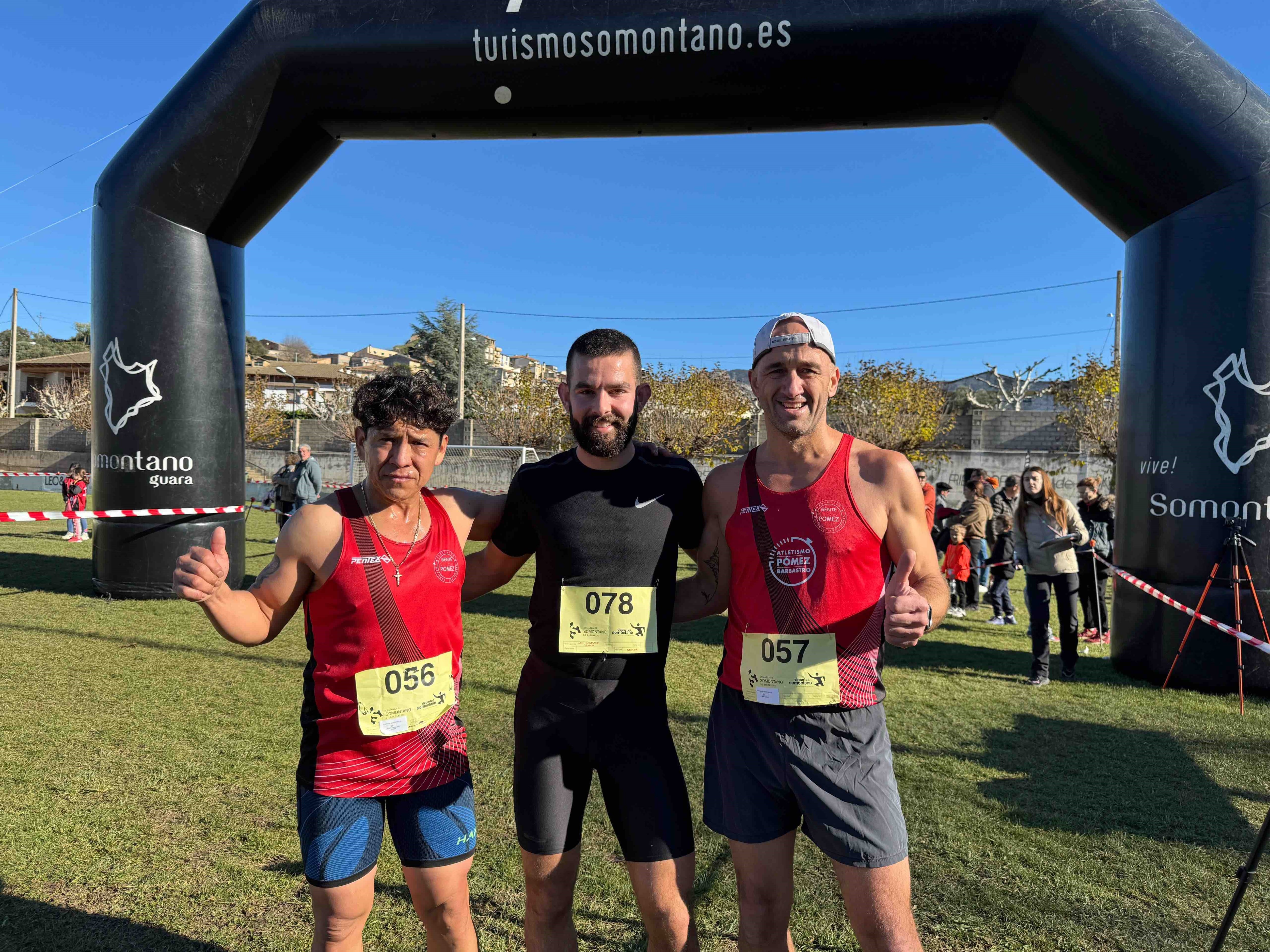 Los tres primeros clasificados en categoría absoluta. Foto: Comarca de Somontano