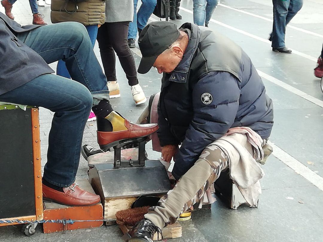 Fernando, el limpiabotas de la Gran Vía