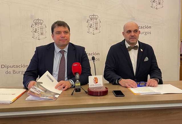 El Ayuntamiento y la Diputación de Burgos compartirán stand en la Feria Internacional de Turismo FITUR. En la imagen, Carlos Gallo -izquierda-, presidente de Sodebur; y Fernando de la Varga, concejal de Turismo. / Foto: Radio Castilla