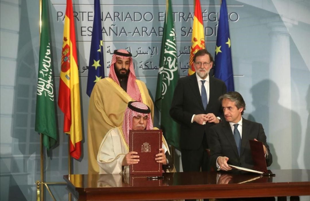 El expresidente Rajoy, con el principe heredero de Arabia Saudi,Mohamed Bin Salman Bin Abdulaziz Al Saud, durante la firma de diversos acuerdos en Madrid.