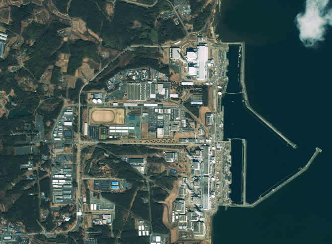 Vista aérea de la central de Fukushima tomada por el satélite GeoEye&#039;s IKONOS