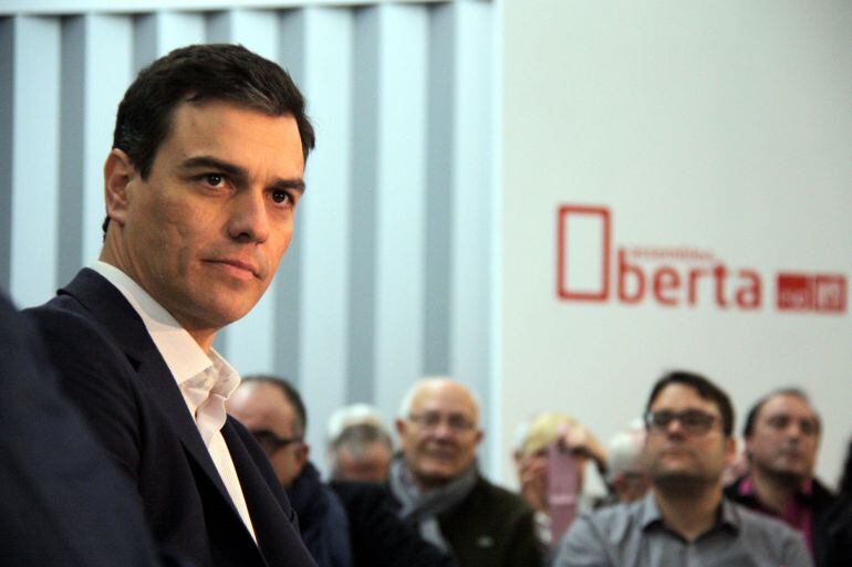 El secretario del PSOE, Pedro Sánchez, durante la asamblea abierta de los socialistas en Viladecans.