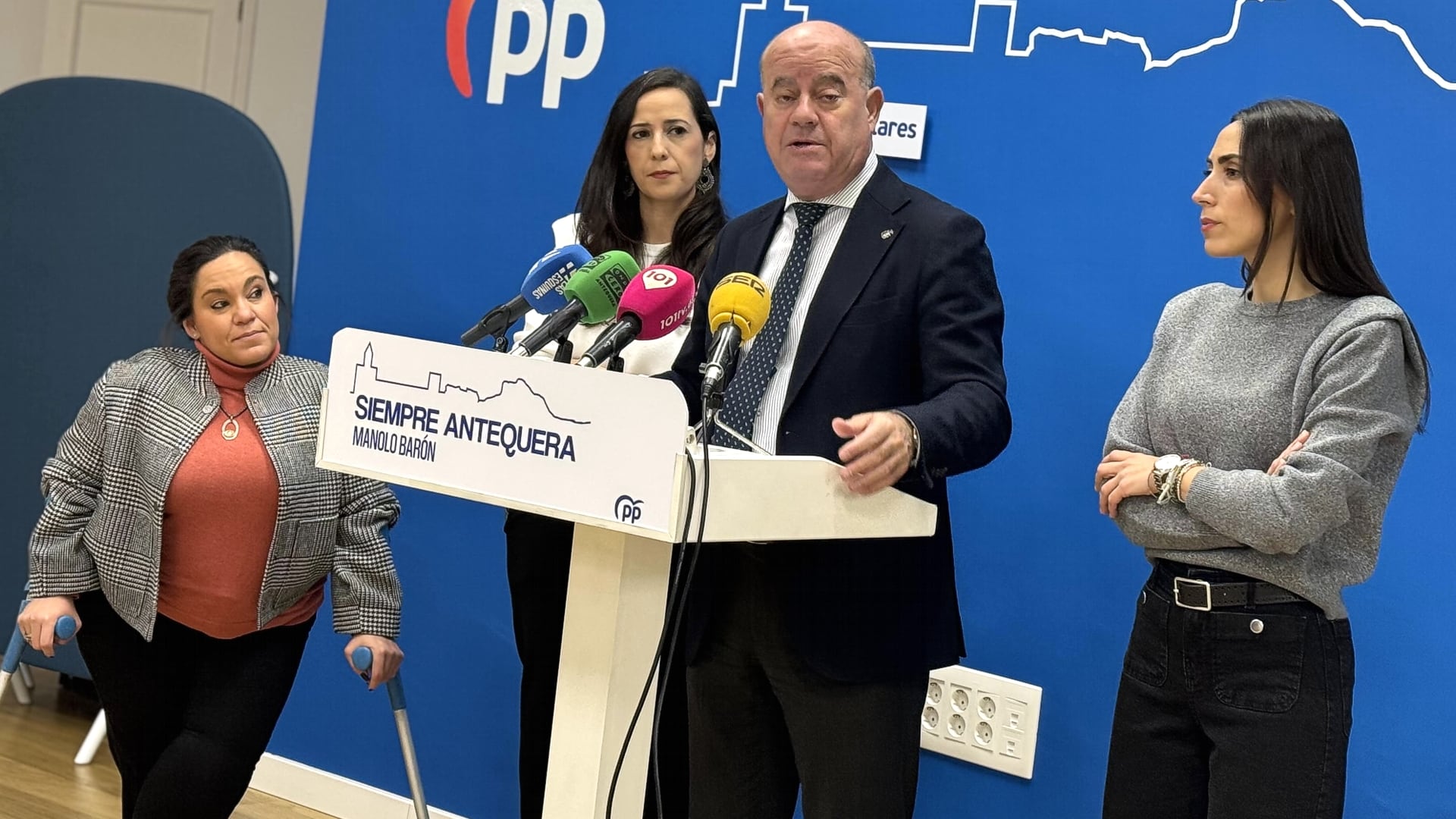 Rueda de prensa de Manuel Barón junto a Ana Cebrián, Sara Rios y María Sierras
