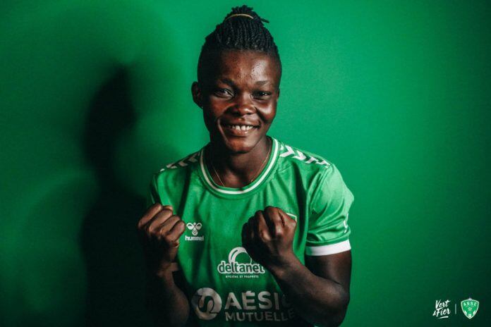 Mbadi, durante su etapa en Francia (Foto: Saint Etienne)