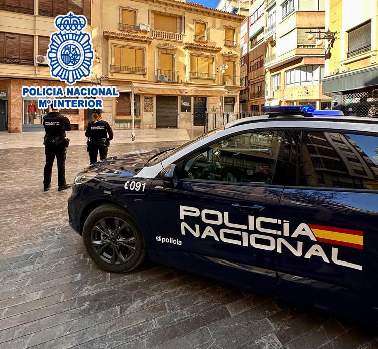 Agentes de la Policía Nacional en Elche