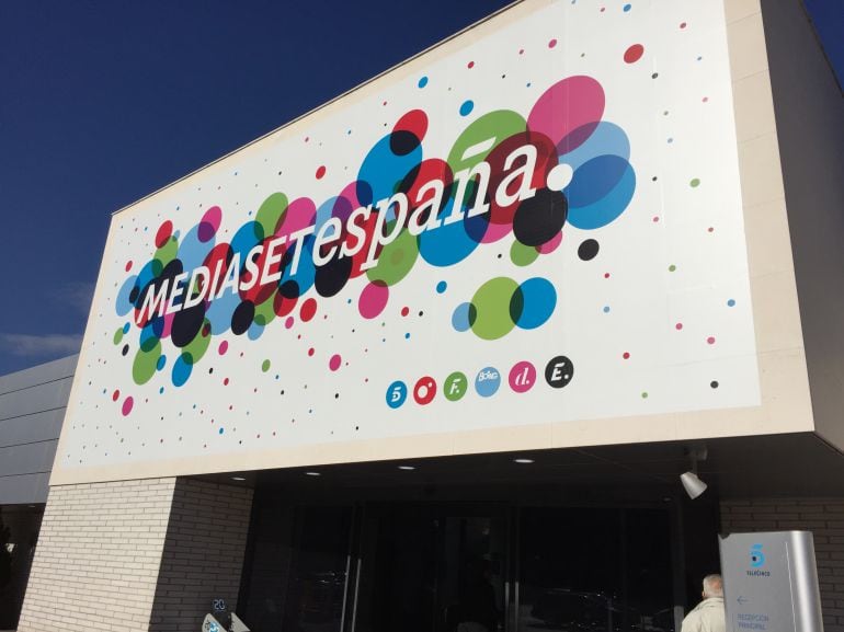 Fachada de entrada a la sede de Mediaset España (Madrid)