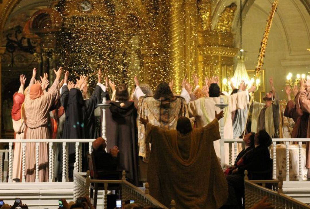 Momento de las coronación en el Misteri