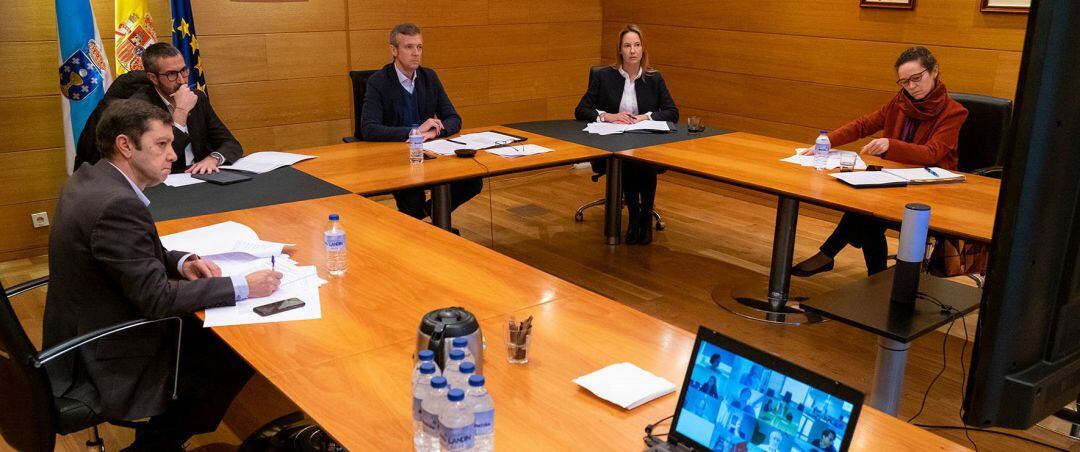 El vicepresidente de la Xunta, Alfonso Rueda, preside la reunión del Centro de Coordinación Operativa (Cecop) de Galicia