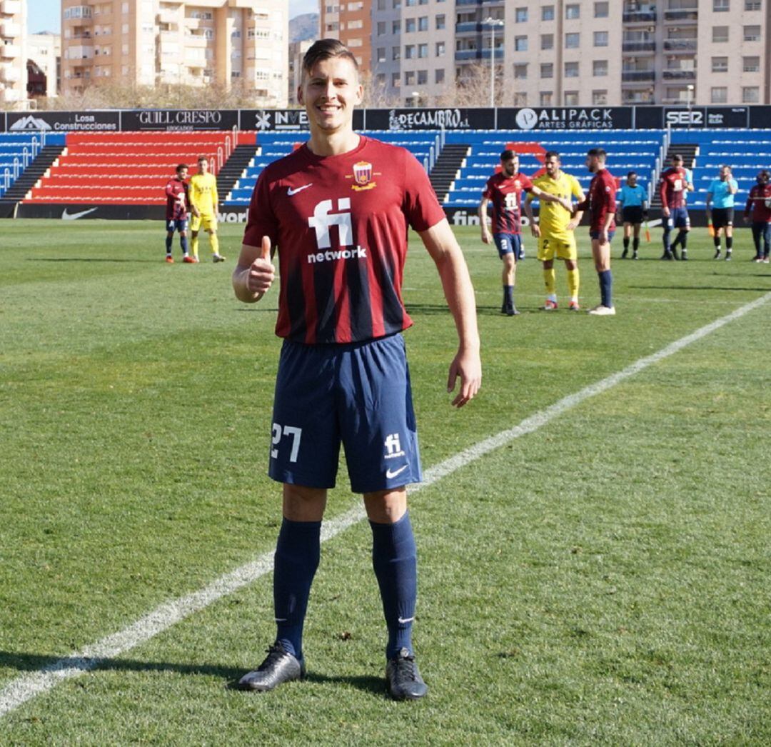 Alex Sánchez ya ha debutado con la camiseta del Eldense