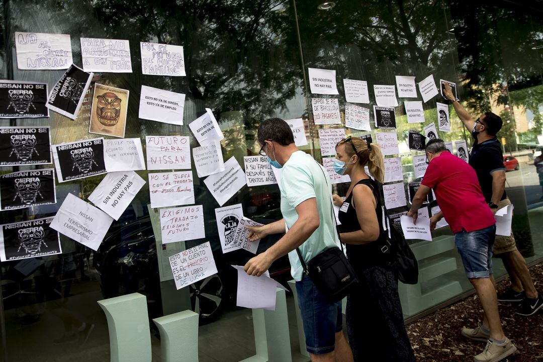 Trabajadores de la fábrica de Nissan en Barcelona y familiares protestaban por el cierre de tres plantas en mayo de 2020 (Archivo)