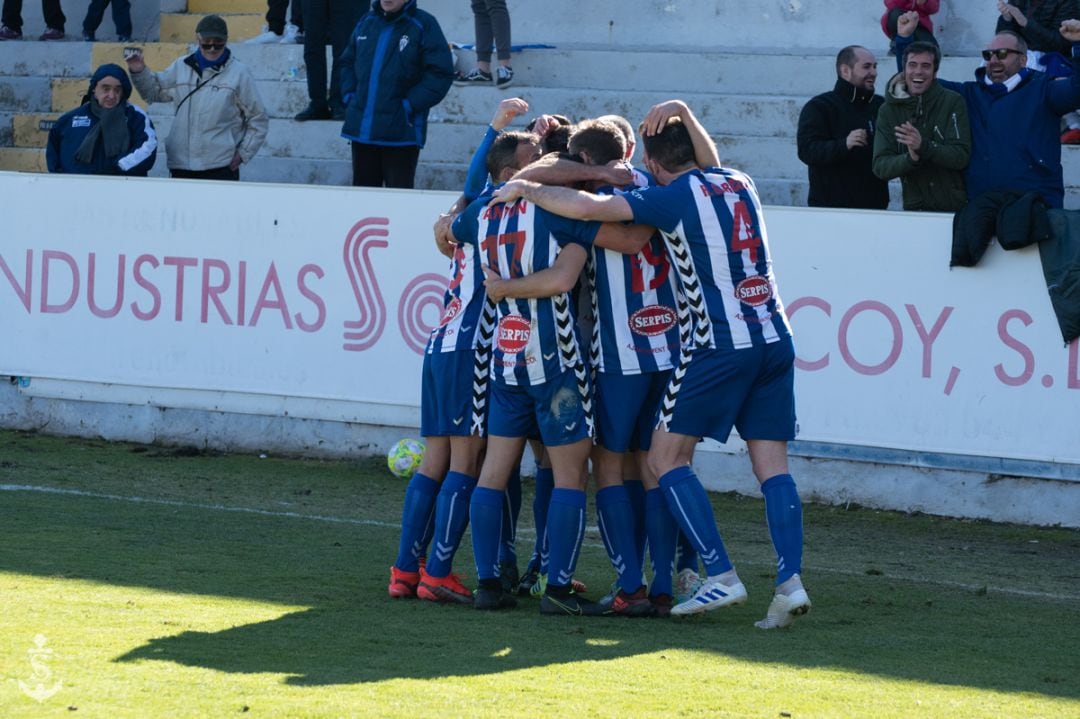 Celebración de un gol del Alcoyano