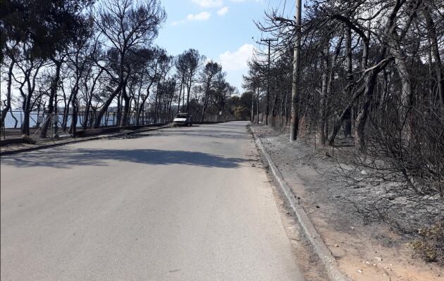 En Mati el fuego acabó atrapando a las personas que se vieron obligadas a saltar al mar