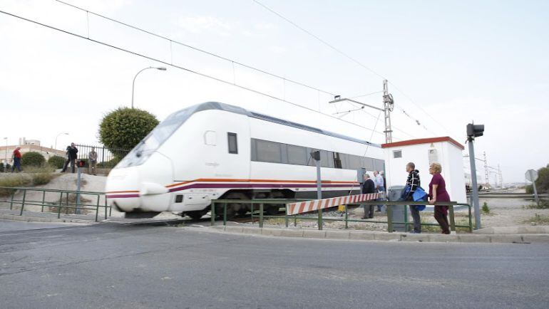 Paso a nivel de El Puche.