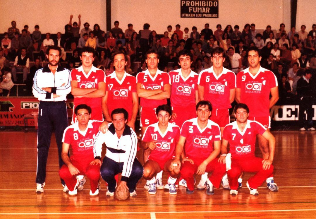 El 5 del Europa Óptica Almería con el equipo del ascenso a Primera.