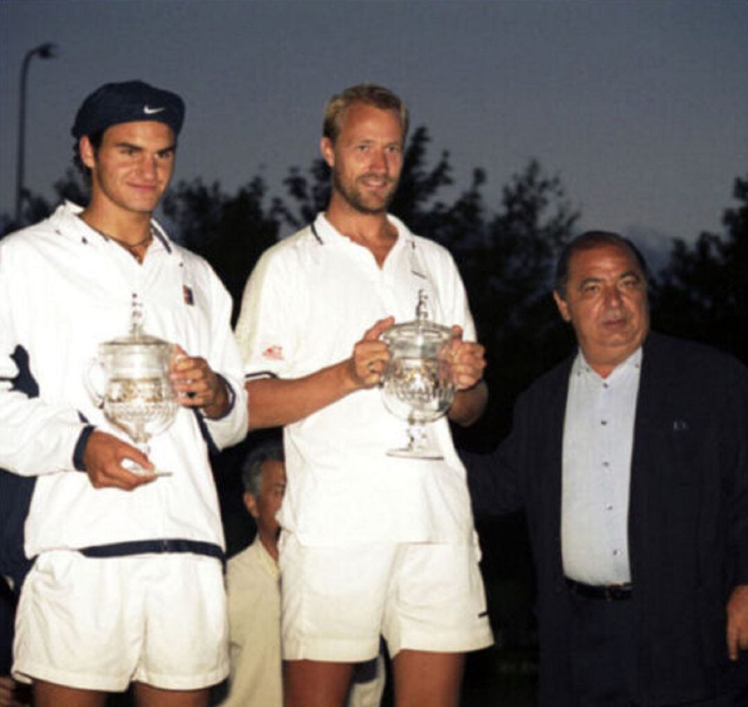 Pedro Muñoz junto a Roger Federer