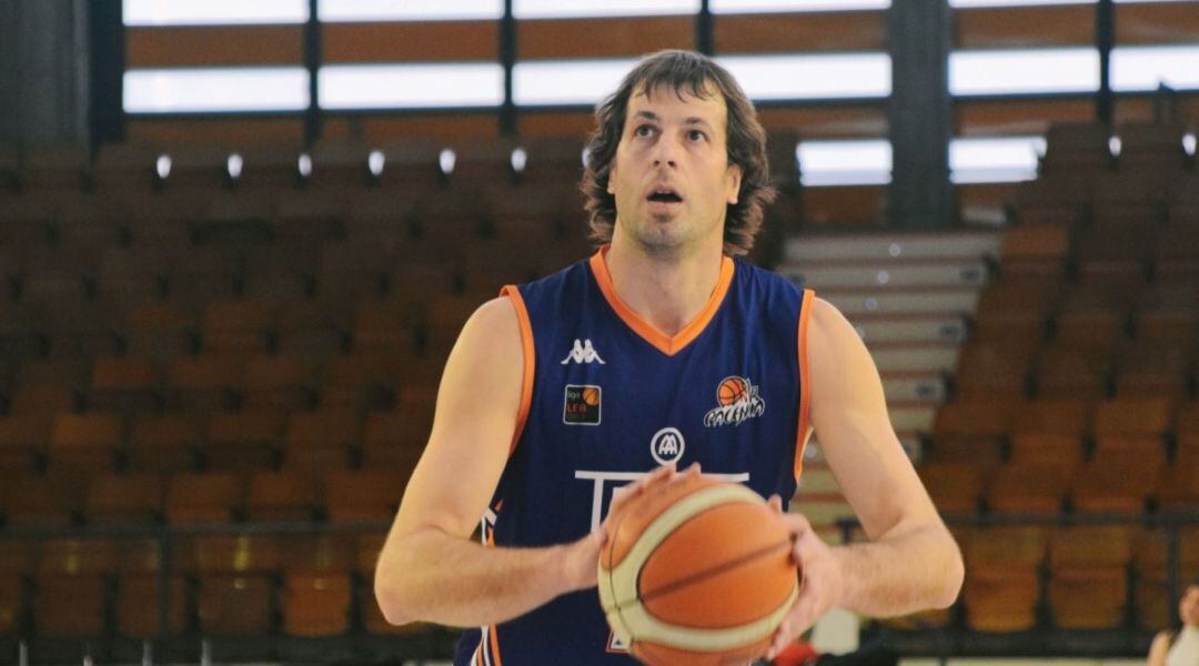 El pivot vasco regresa a la isla siete años después.